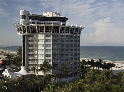 This Revolving Restaurant In Florida Serves Up Picturesque Ocean Views Trips To Discover