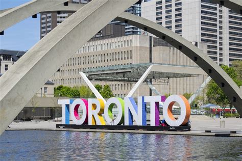 Top 10 Places To See And Things To Do In Toronto Canada