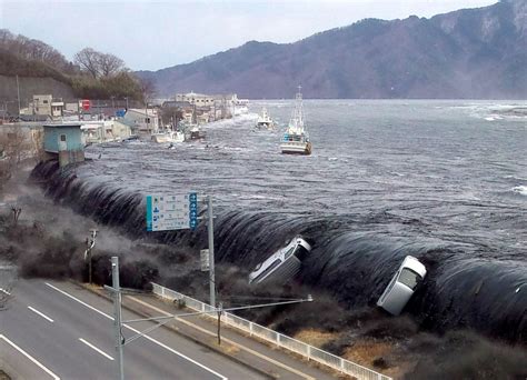 Top 5 Deadliest Tsunamis