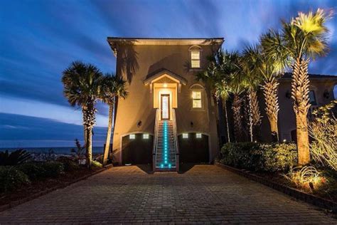 Tour This Huge Beachfront Vacation Rental In Destin Florida Sleeps