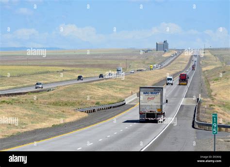 Traffic On Interstate 84 In Eastern Oregon Stock Photo Alamy