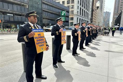 United Airlines Pilots Get New Four Year Contract