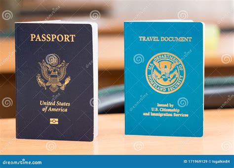 Us Biometric Passport E Us Travel Document Primo Piano Immagine Stock