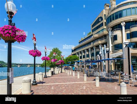 Waterfront Cafes And Restaurants In The Washington Harbor Development Georgetown Washington Dc