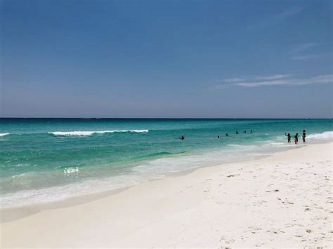 White Sugar Sand And Emerald Water Of Destin In 2021 Destin Florida