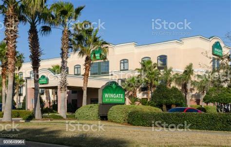 Wingate By Wyndham Destin Florida Stock Photo Download Image Now Arrival Building Exterior