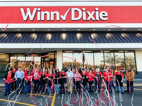 Winn Dixie Celebrates Newly Remodeled Haines City Grocery Store