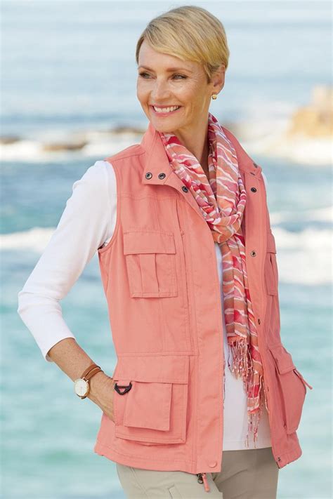 Women S 15 Pocket Voyager Vest Travelsmith 49 00 71 96 Travel